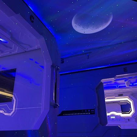 Bmax Spacepods Sleep In Space - 4Mins From Mactan Airport Lapu-Lapu City Eksteriør billede