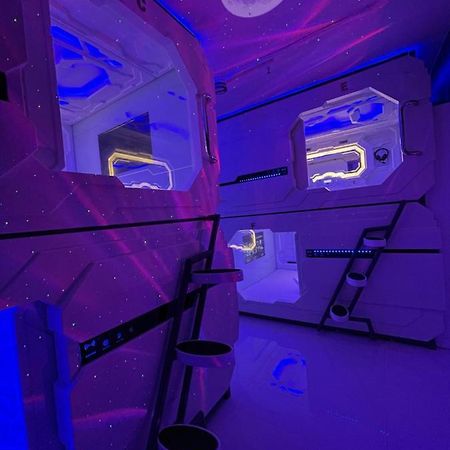 Bmax Spacepods Sleep In Space - 4Mins From Mactan Airport Lapu-Lapu City Eksteriør billede