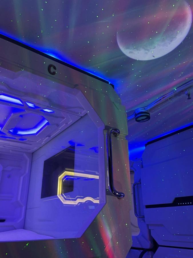 Bmax Spacepods Sleep In Space - 4Mins From Mactan Airport Lapu-Lapu City Eksteriør billede