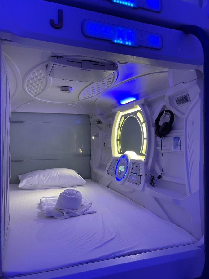 Bmax Spacepods Sleep In Space - 4Mins From Mactan Airport Lapu-Lapu City Eksteriør billede