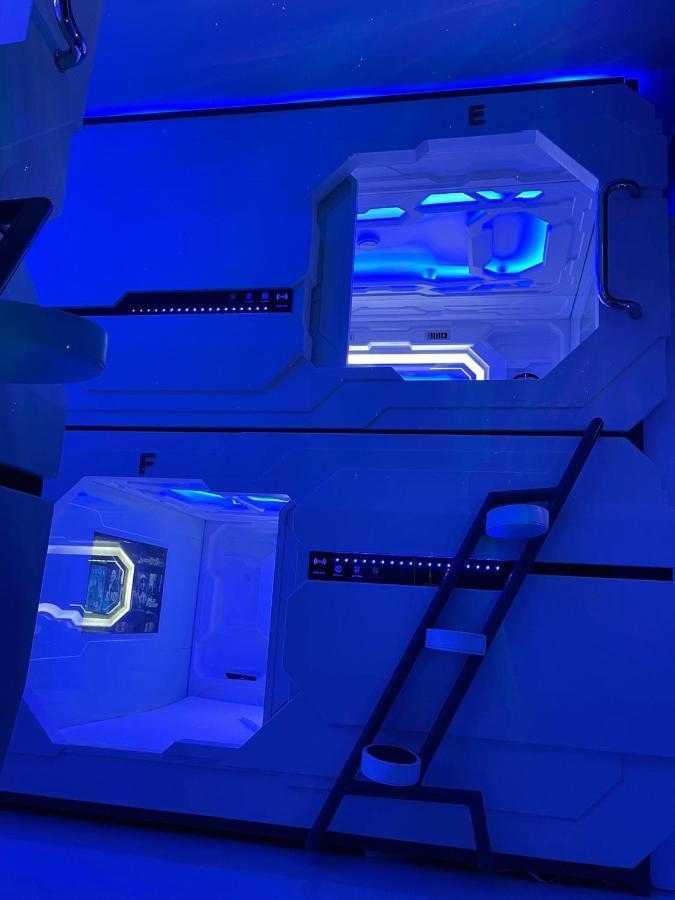 Bmax Spacepods Sleep In Space - 4Mins From Mactan Airport Lapu-Lapu City Eksteriør billede