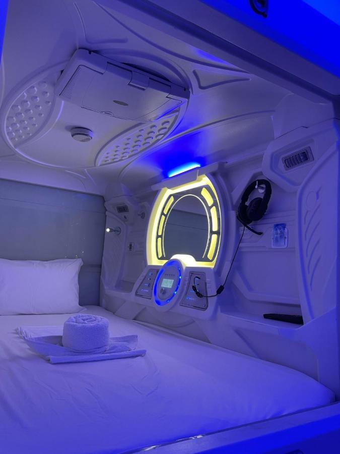 Bmax Spacepods Sleep In Space - 4Mins From Mactan Airport Lapu-Lapu City Eksteriør billede