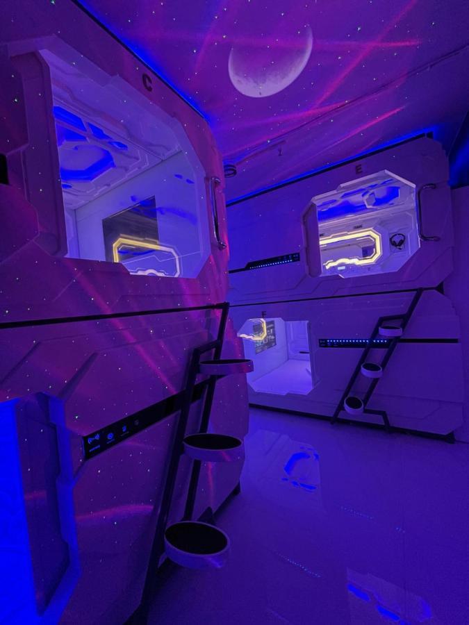 Bmax Spacepods Sleep In Space - 4Mins From Mactan Airport Lapu-Lapu City Eksteriør billede